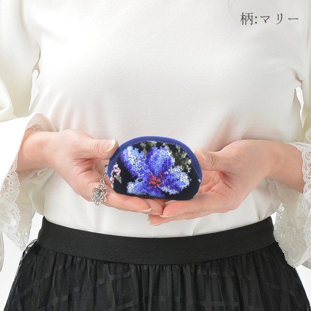 マリー コインケース モデル画像