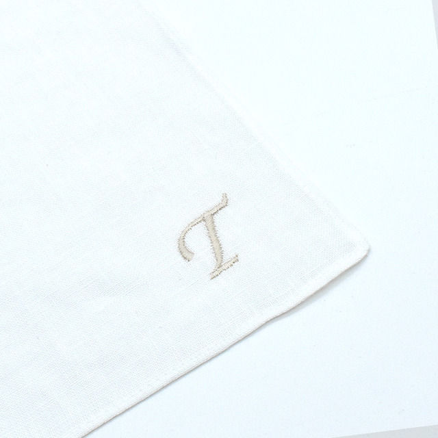 Linen la vie(リネン ラ・ヴィ)：イニシャル刺繍ハンカチ ゴールド