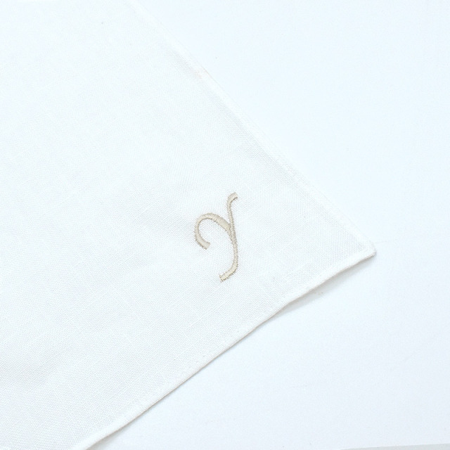 Linen la vie(リネン ラ・ヴィ)：イニシャル刺繍ハンカチ ゴールド