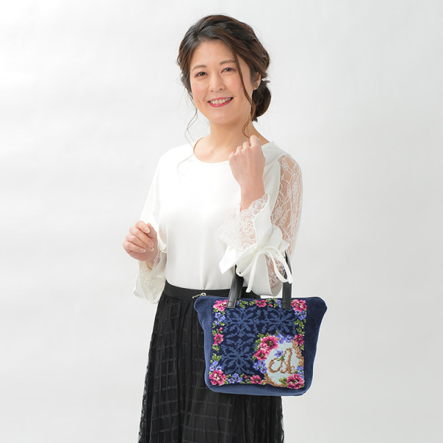 Enjeau(アーンジョー)：花文字2 イニシャルトートバッグ＆ハンカチ