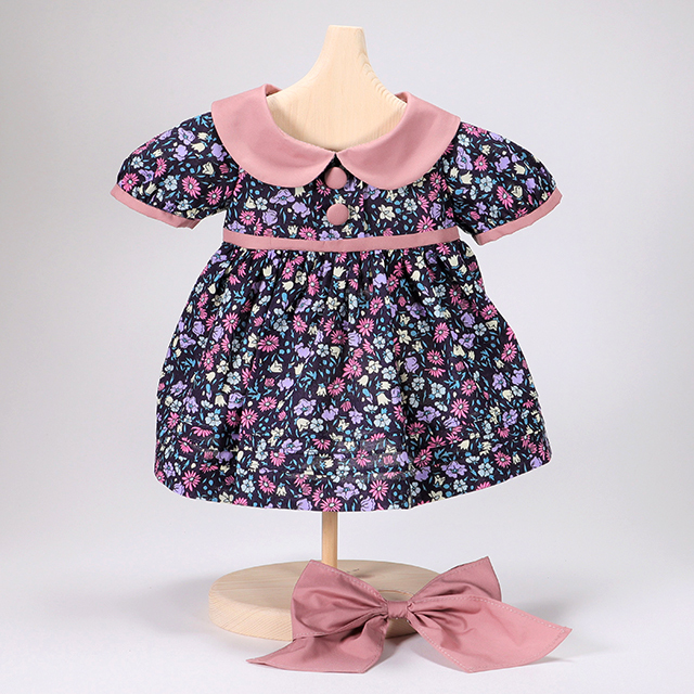 リボンつきピンク襟の花柄ワンピース リボンつきピンク襟の花柄ワンピース