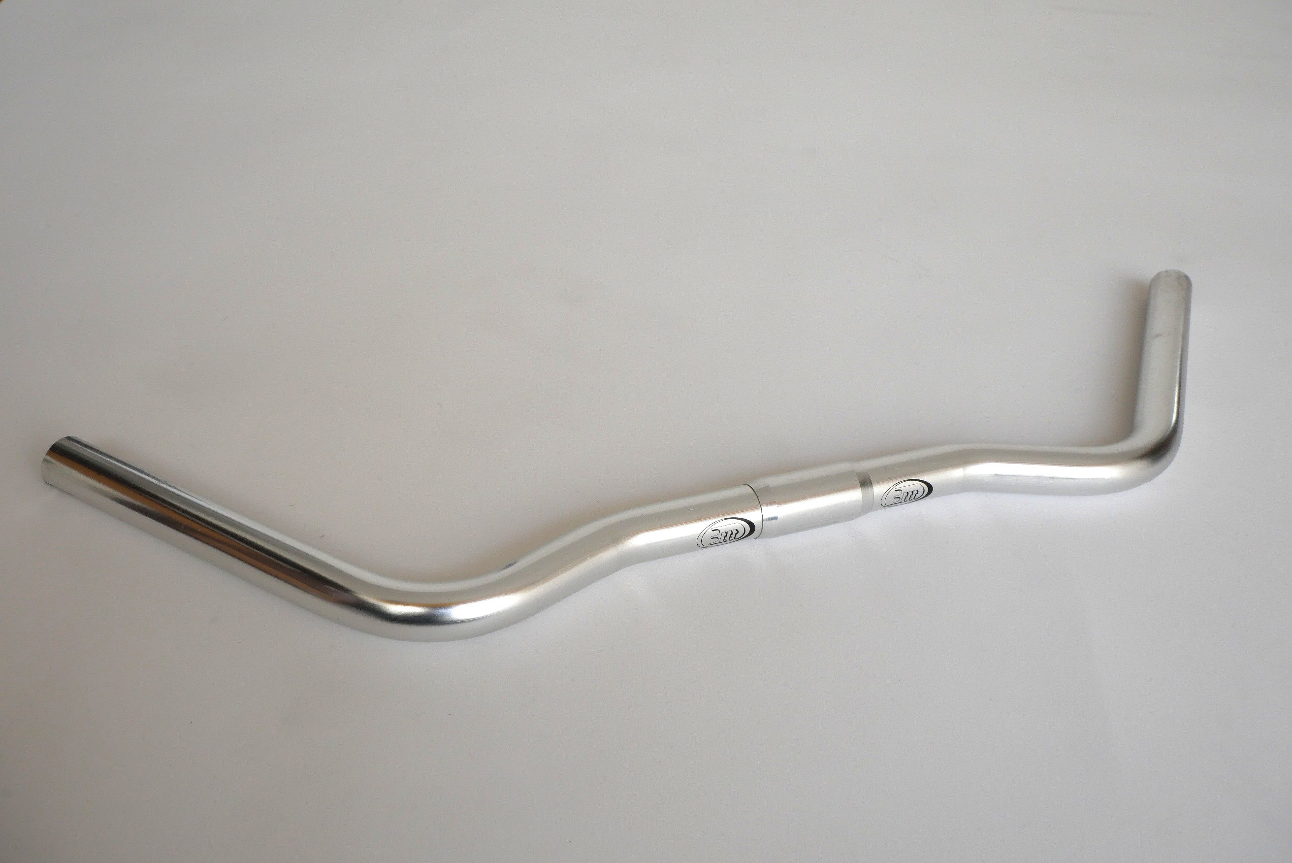 ttt　ハンドル　バレンシア　570ｍｍ　Φ25.4　新品