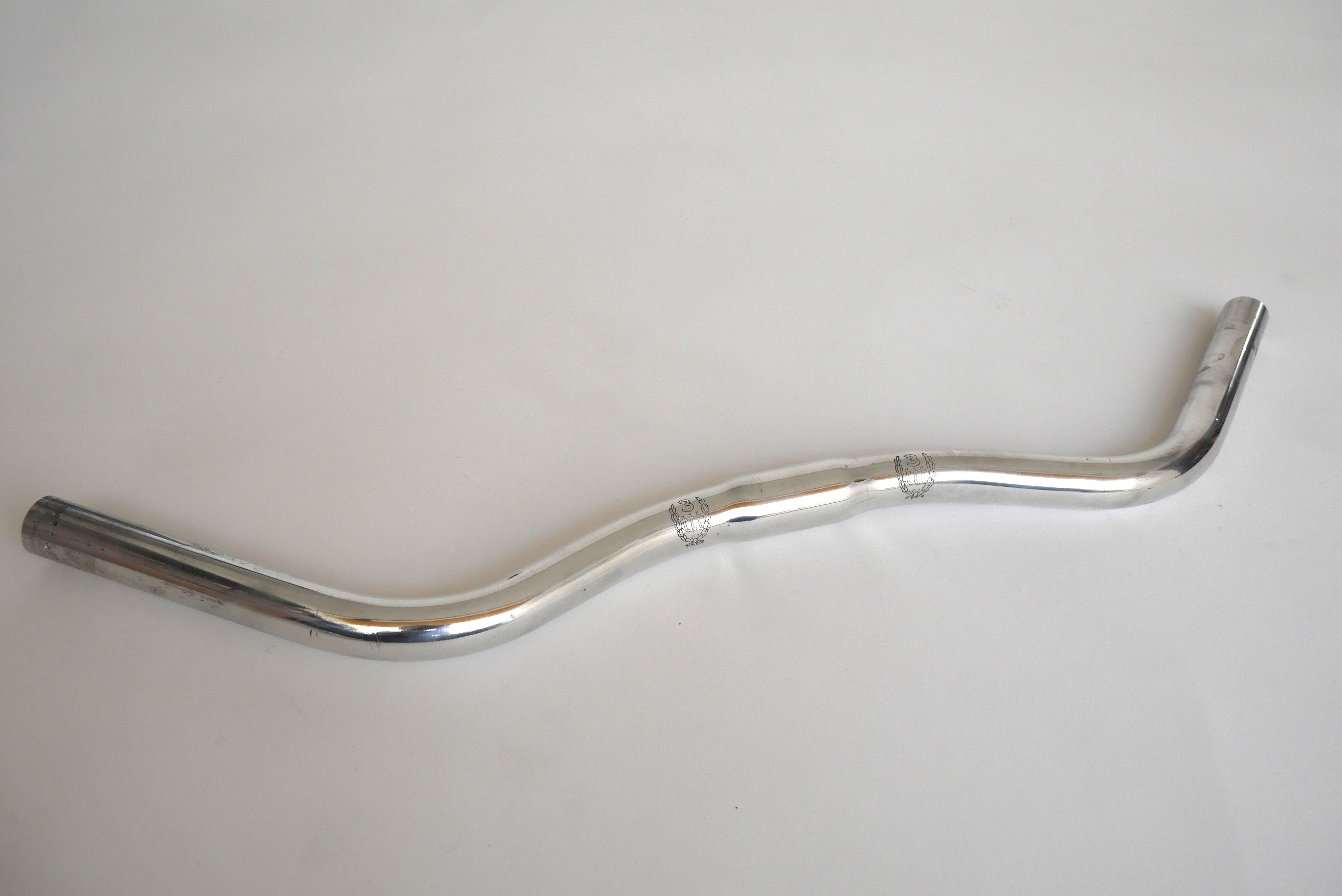 ttt　ハンドル　バレンシア　570ｍｍ　Φ26.0　中古