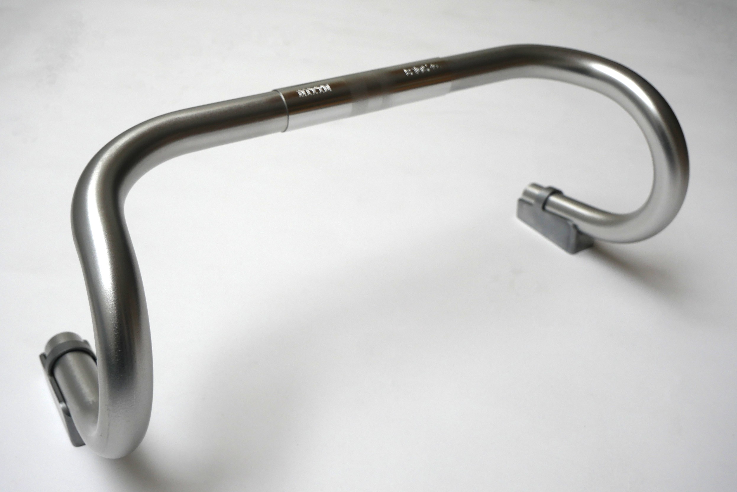 日東　ハンドル　B105　400ｍｍ　新品