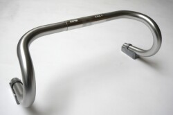 日東　ハンドル　B105　400ｍｍ　新品