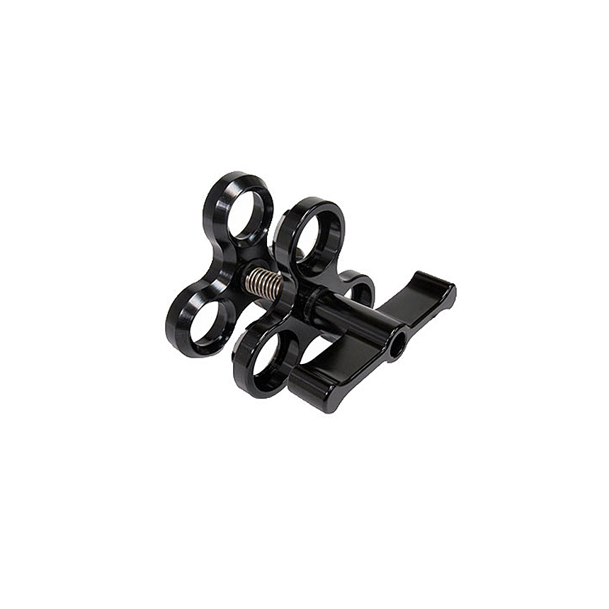 UN(ユーエヌ）トリプルクランプ