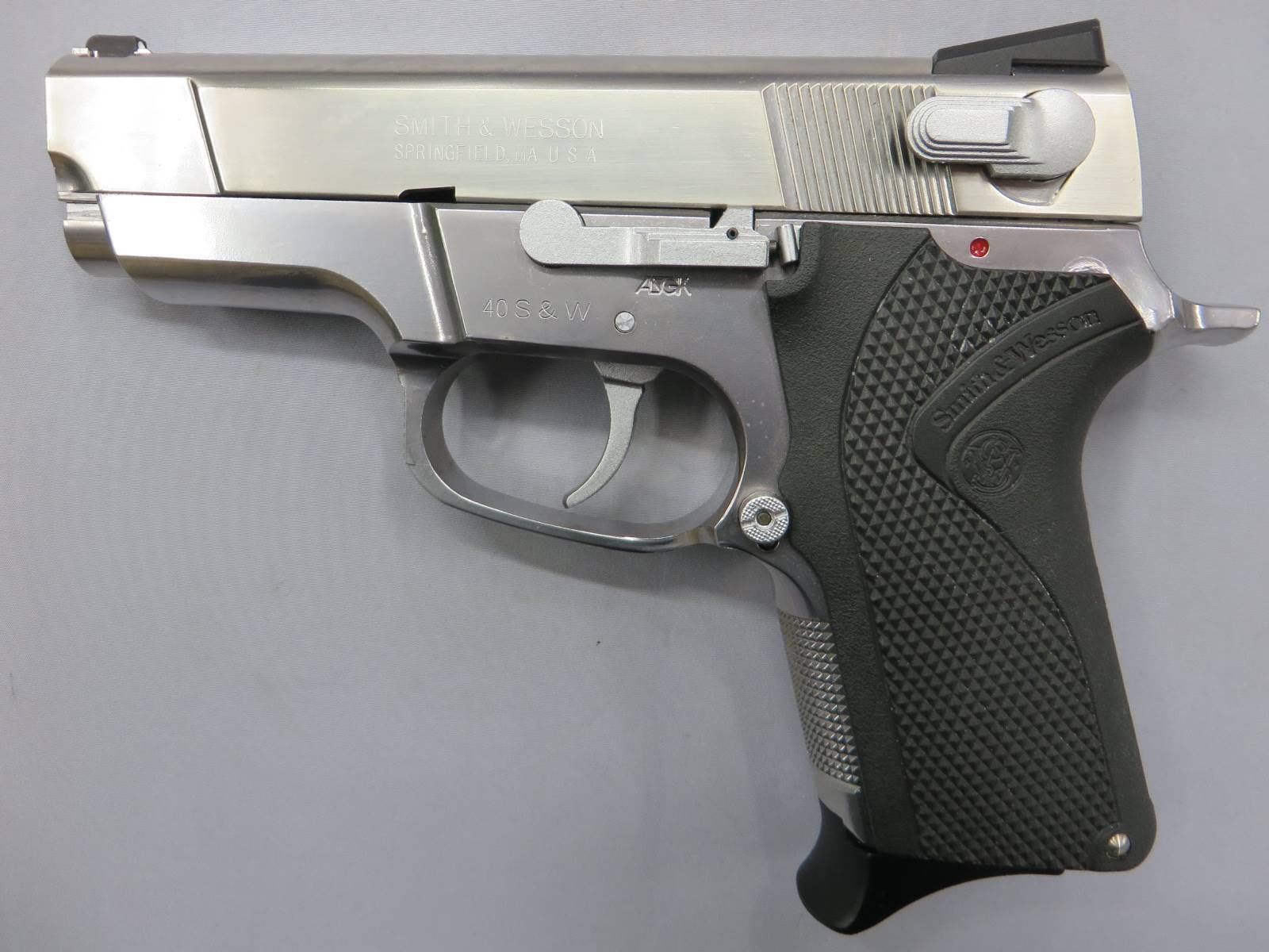【ウエスタンアームズ】S&W ショーティ40 クロームシルバーモデル