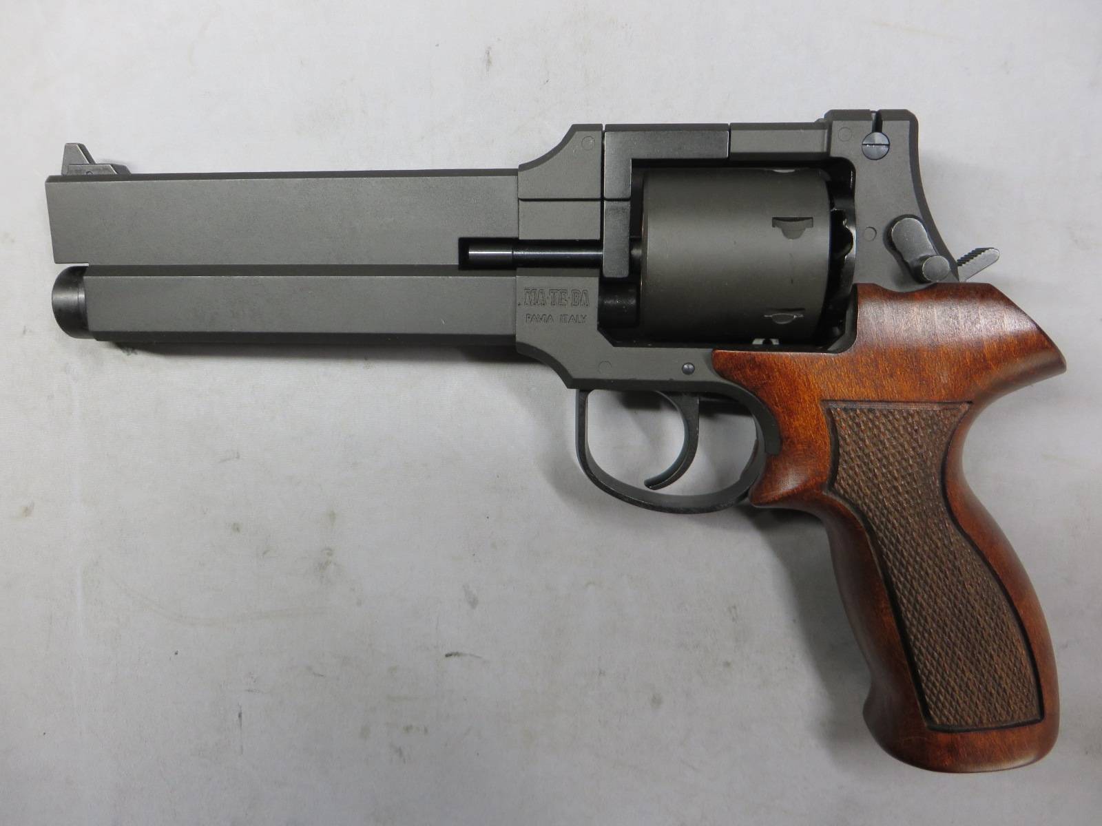 【マルシン】MA・TE・BA 6in ブラックHW 木製グリップ仕様　6ｍｍBB Xカートリッジ
