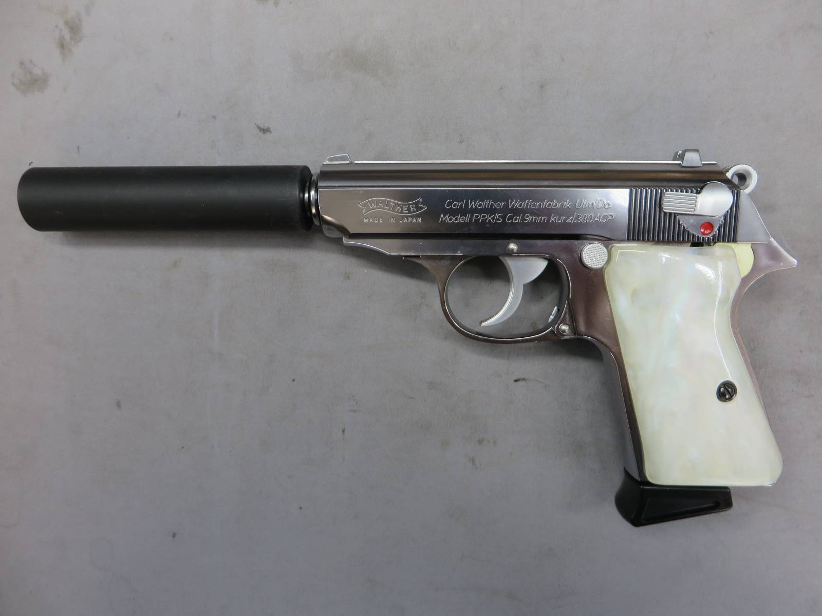 【マルゼン】ワルサー ニューPPK/S ステンレスモデル・サイレンサー・ホワイトパール調グリップ