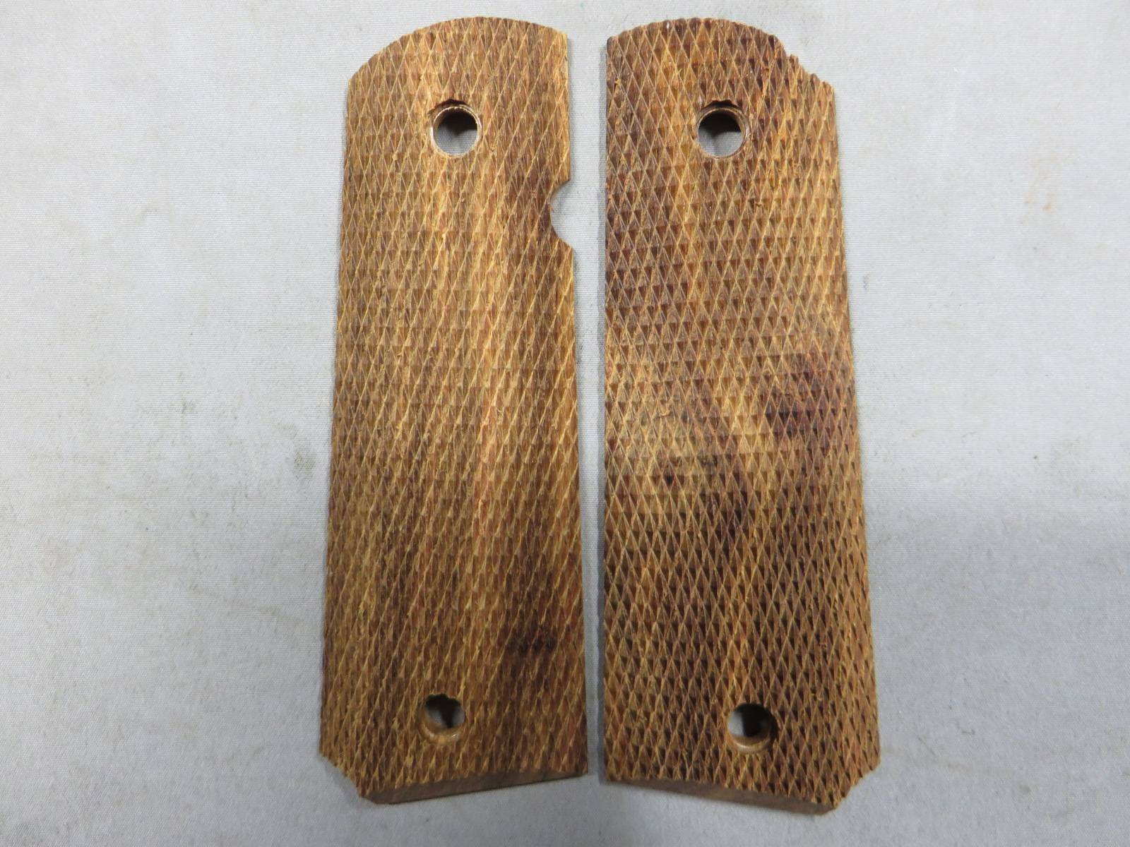 【不明】1911・ガバメント フルチェッカー 木製グリップ