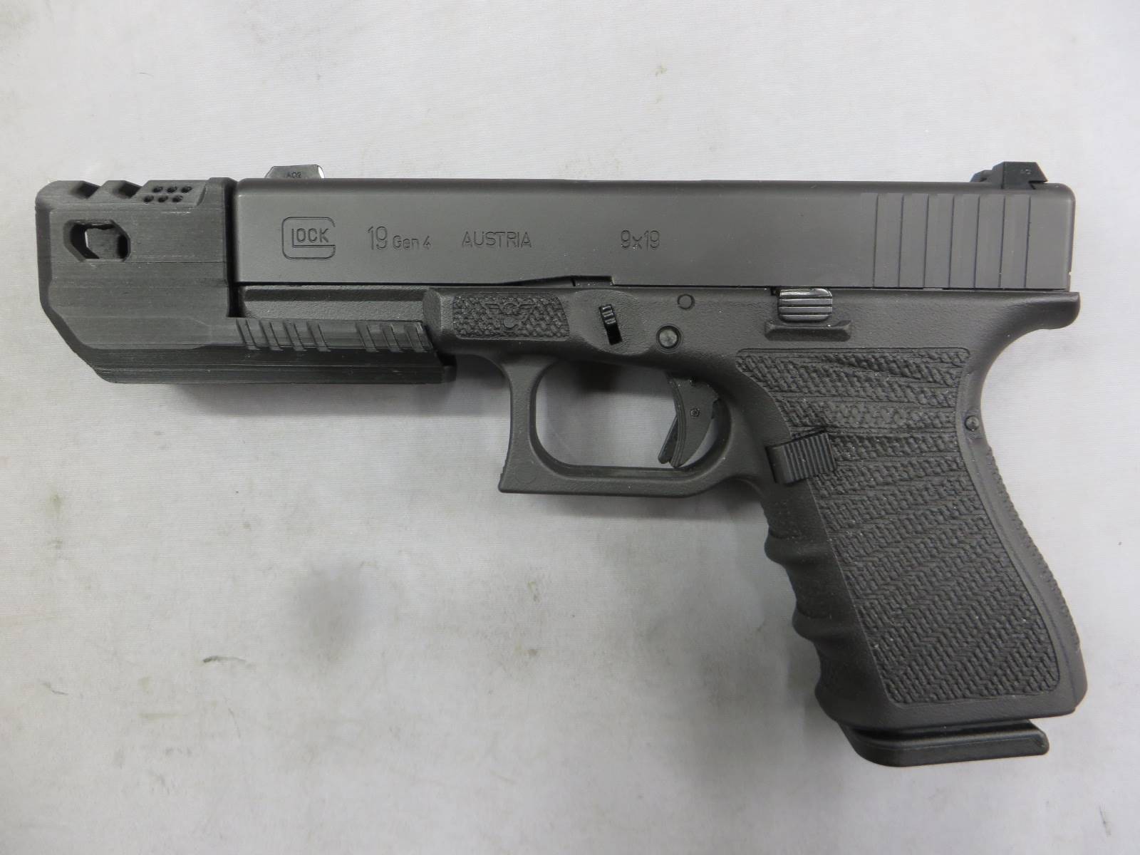 【UMAREX】グロック19 Gen.4 Wilson Combat Paul Howe仕様 セラコート ARMOR BLACK塗装