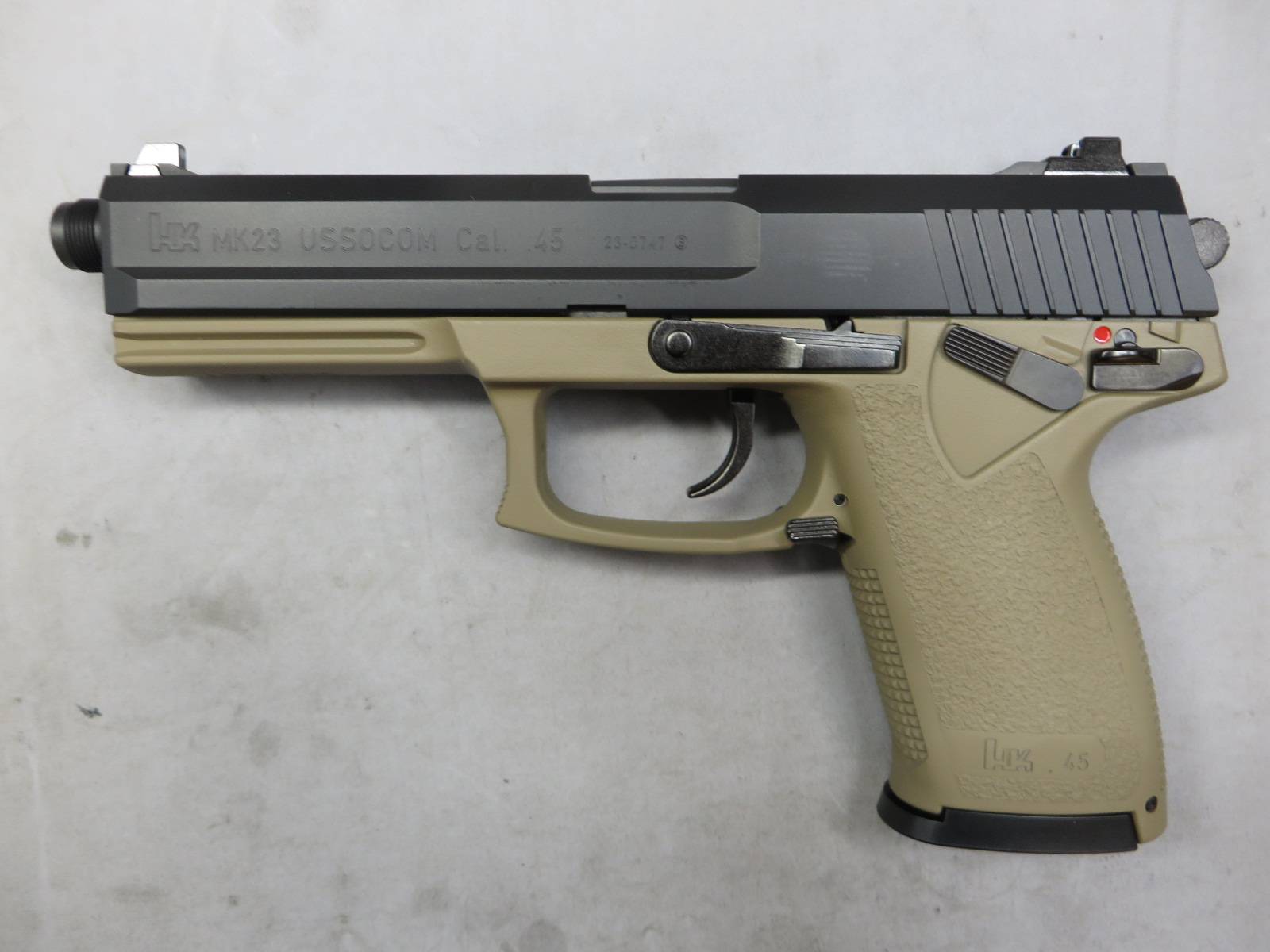 【KSC】MK23 SOCOMピストル TAN カラー ABS CO2