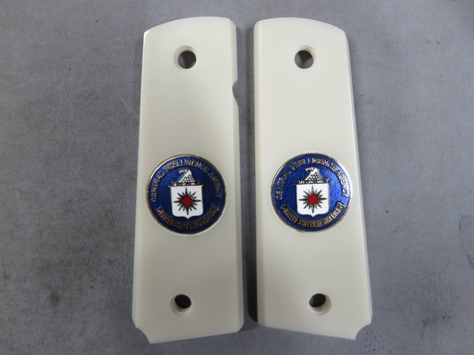 【不明】CIA メダリオン付き グリップ