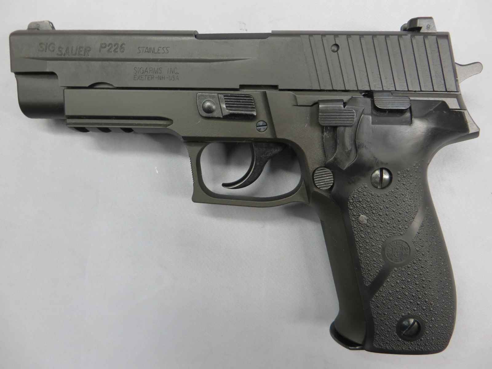 【KSC】P226R HW SYSTEM7 HOGUE ラバーグリップ標準装備