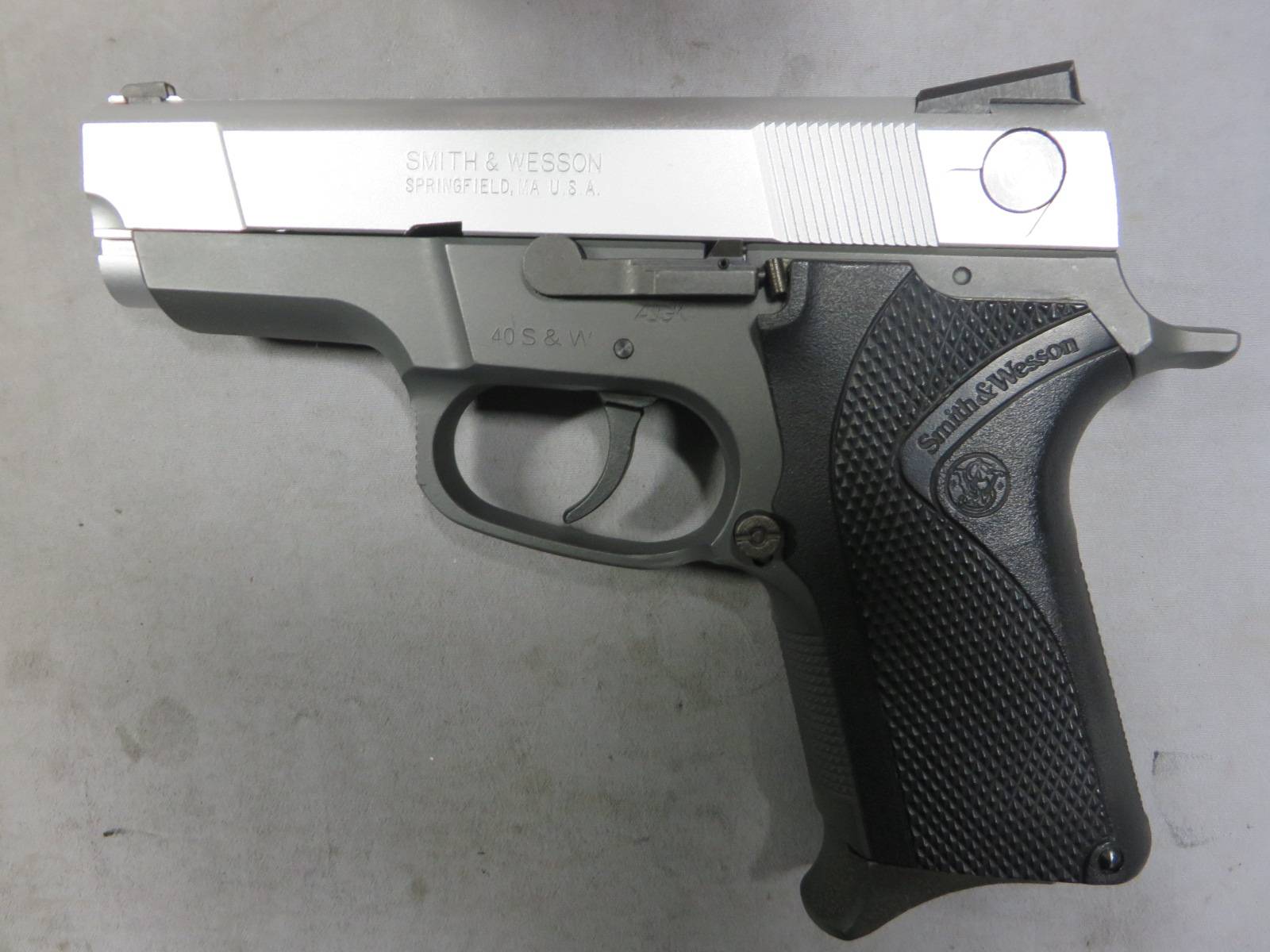 【ウエスタンアームズ】S&W ショーティ40　2トーン