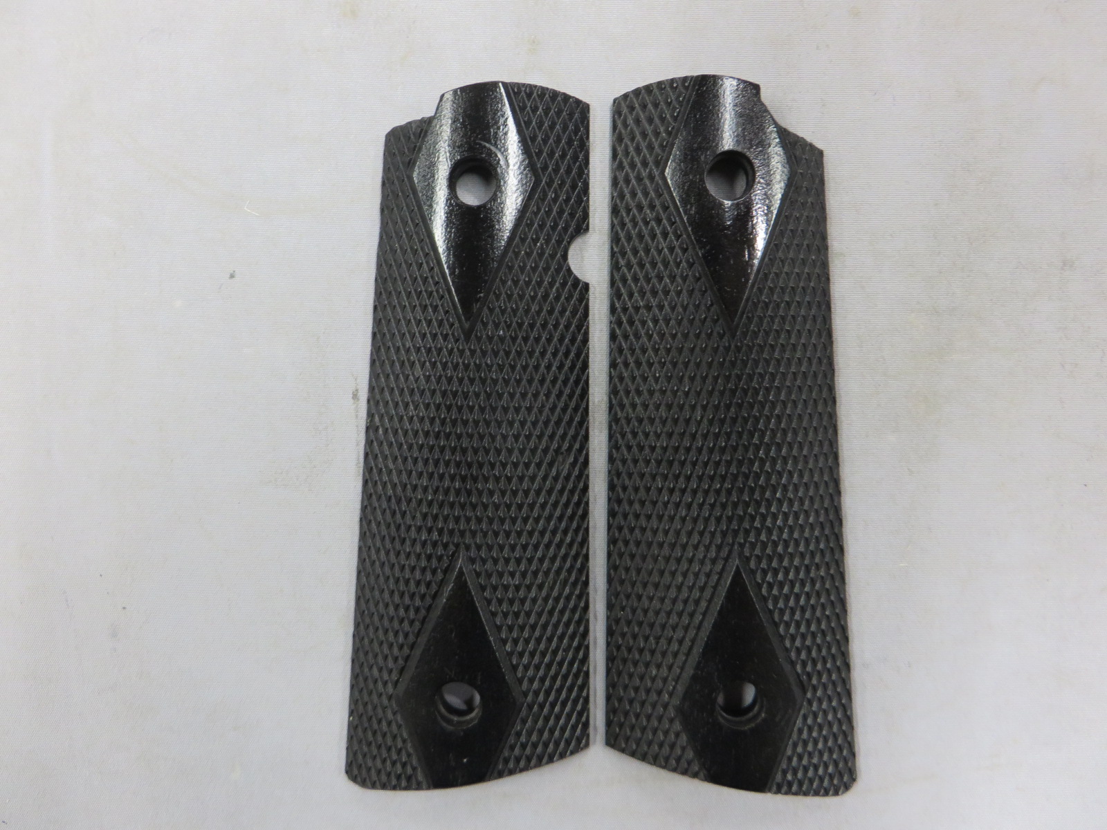 【キムアーレンズ】1911 フルサイズ ダイヤチェッカー グリップ