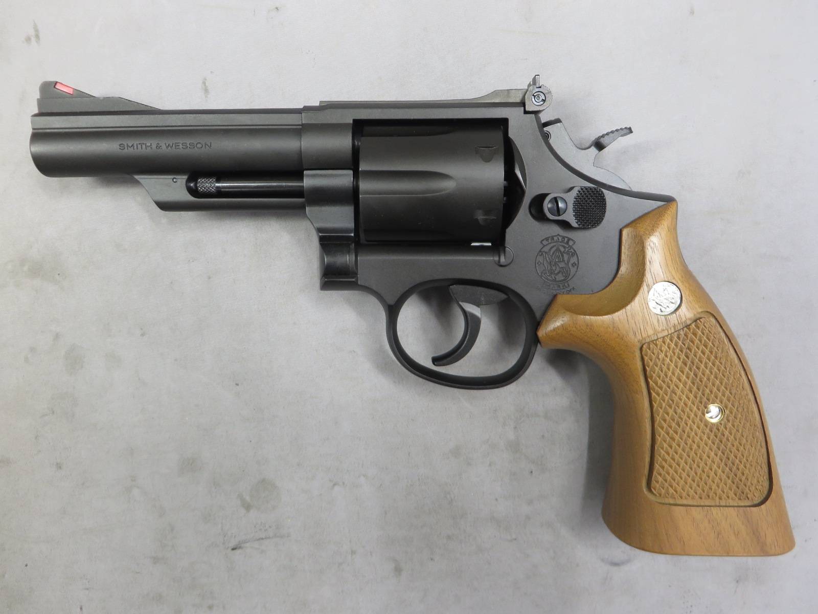 【タナカ】S&W M19 コンバットマグナム 4in HW Ver.3 +Weight ウォールナットグリップ   モデルガン