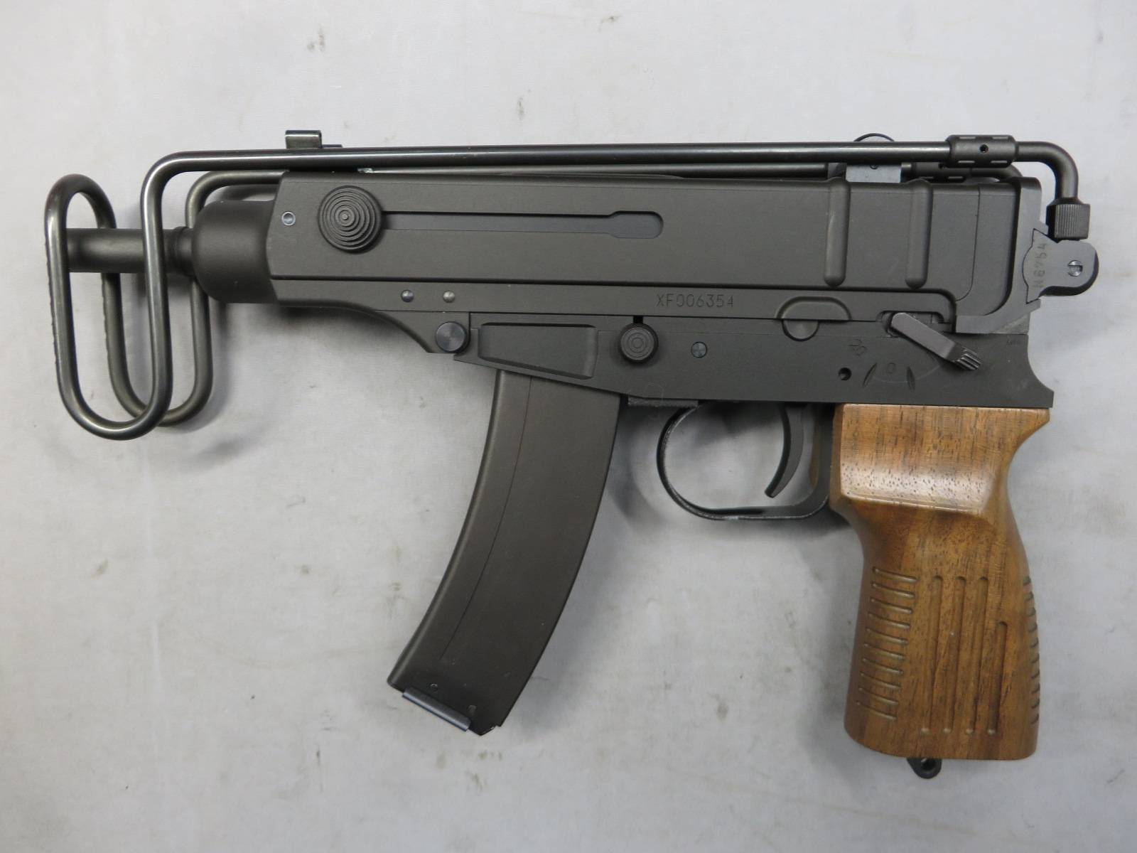 【KSC】 Vz61 ウォルナットグリップ カスタム HW + ロングマガジン・スコーピオン
