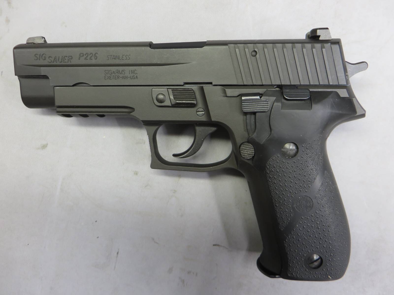 【KSC】P226R HW SYSTEM7 HOGUE ラバーグリップ標準装備