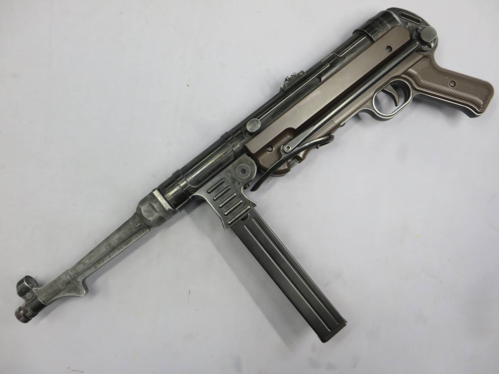 【UMAREX】 MP40 CO2 フルメタル　（CO2カートリッジ2本装着済）