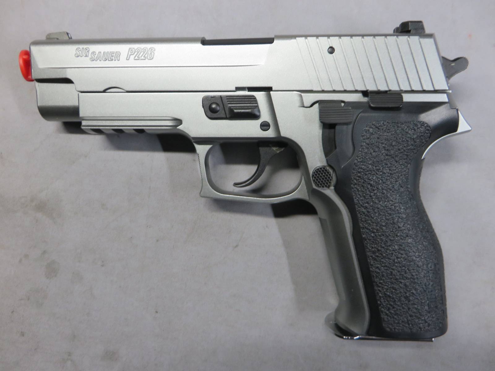 【東京マルイ】SIG SAUER P226 E2 ステンレスモデル
