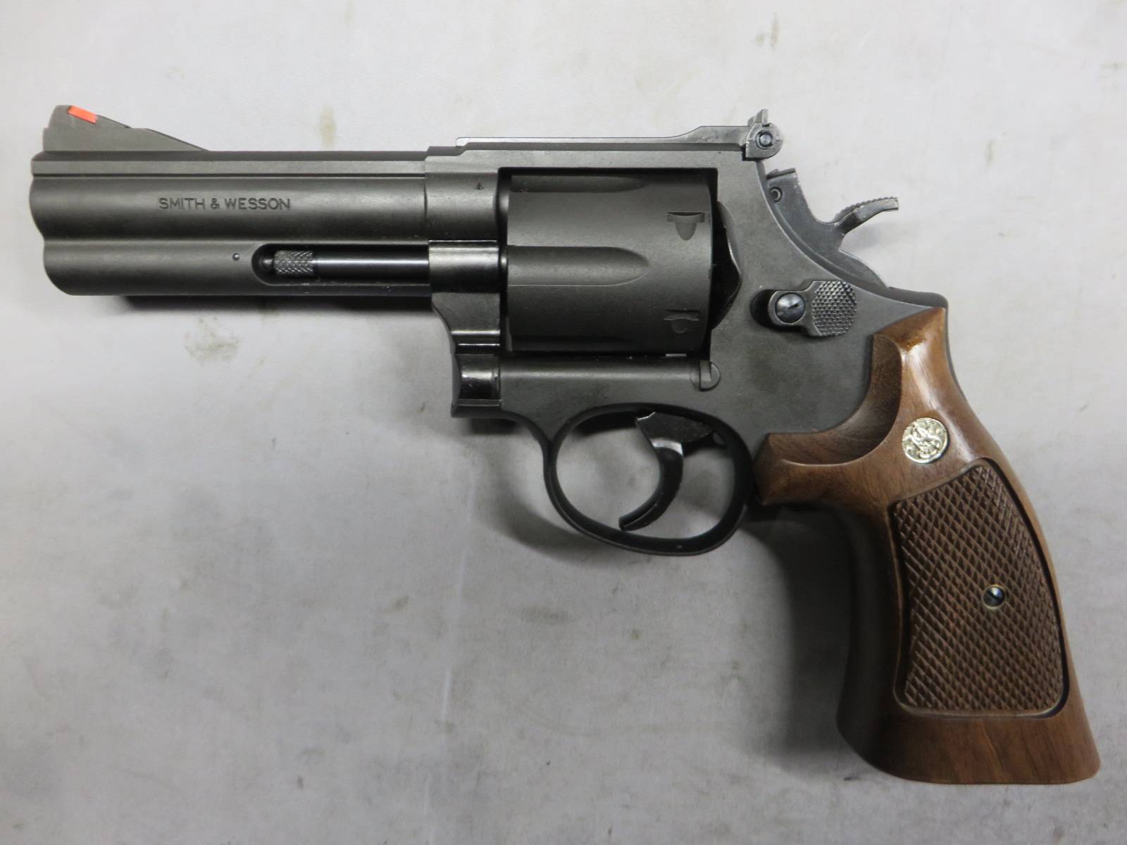 【マルシン】S&W M586 4in ブラック HW ハーフチェッカー木製グリップ　 モデルガン
