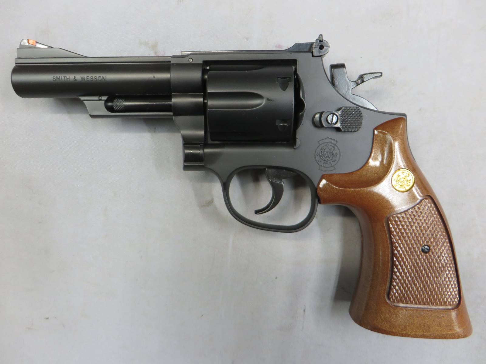 【クラウン】S&W M19 4in ウッドタイプ グリップ　カート式・ガス  リボルバー