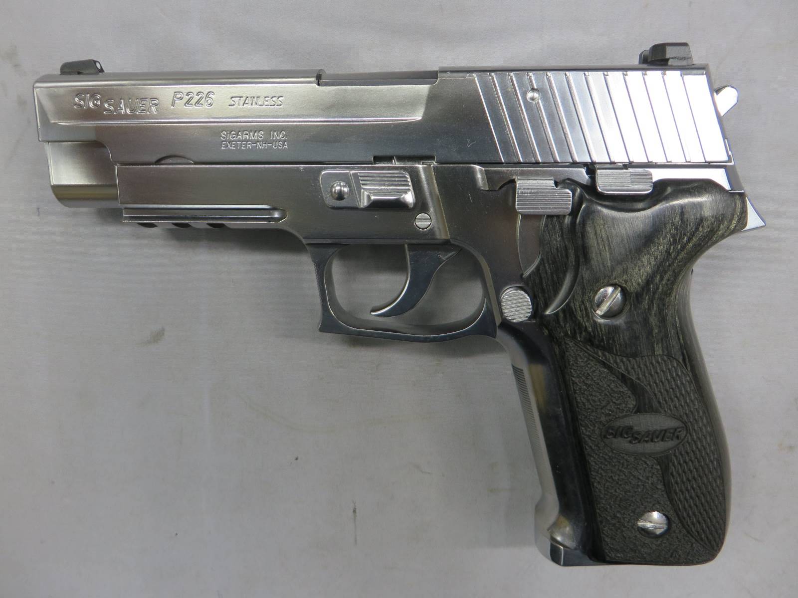【東京マルイ】SIG SAUER P226R クロームステンレス・アルタモント グリップ