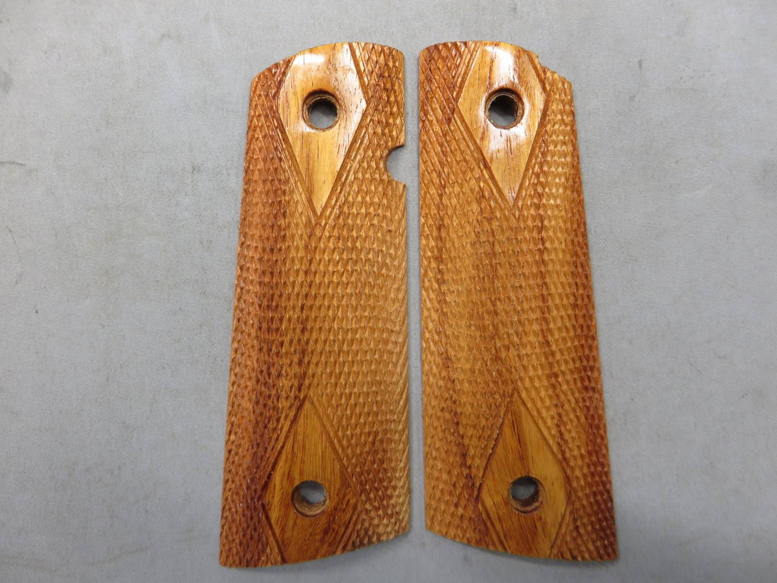 【不明】ガバメント ダイヤチェッカー 木製グリップ