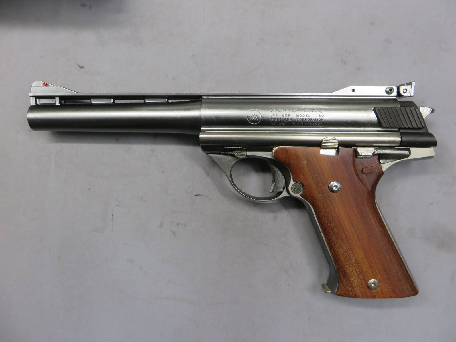 【MGC】AUTOMAG .44AMP Model180 HW シルバー・木製グリップ モデルガン