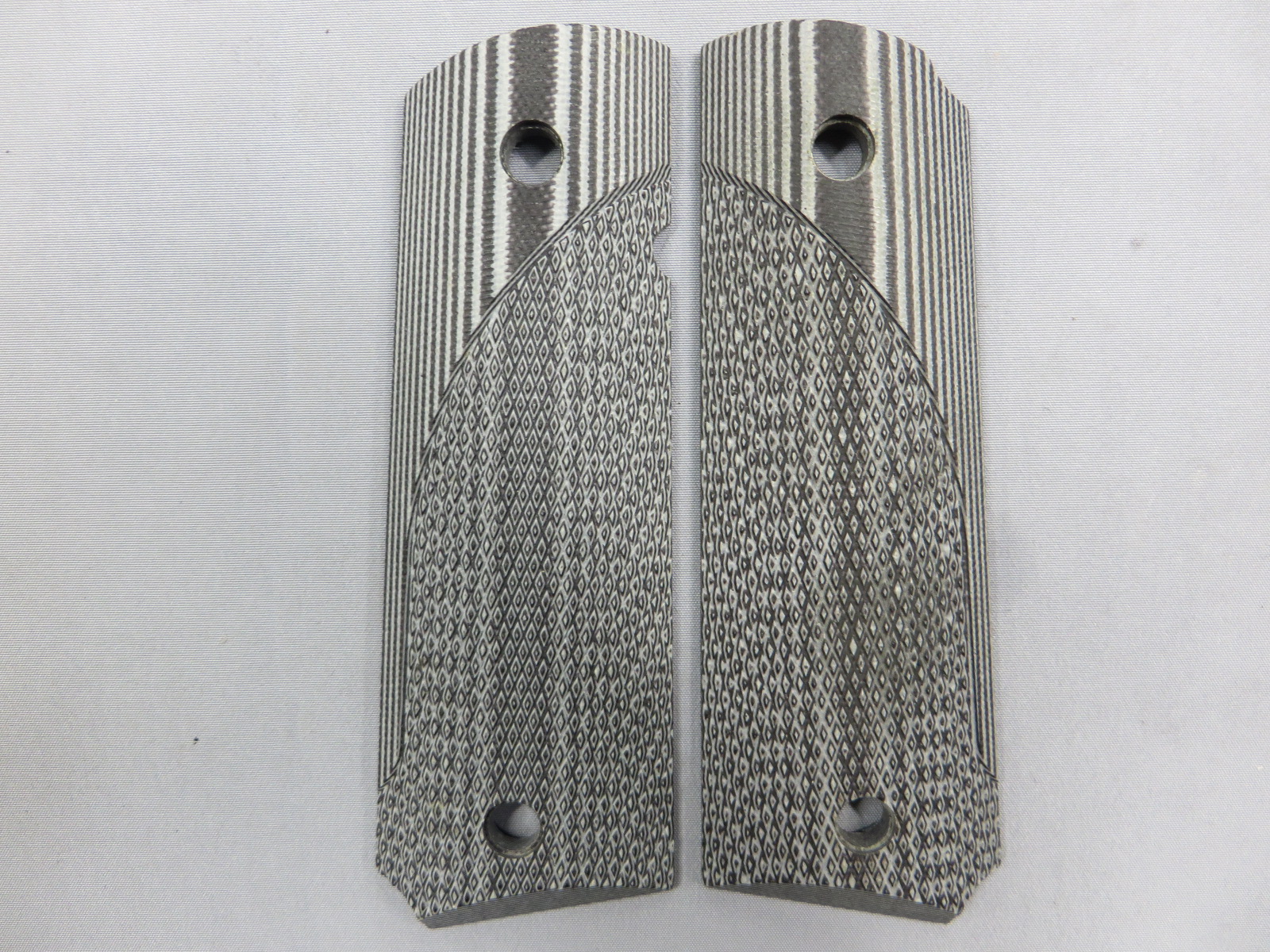 【パックマイヤー】G10タクティカル 1911グリップ 灰黒チェッカー ♯61001