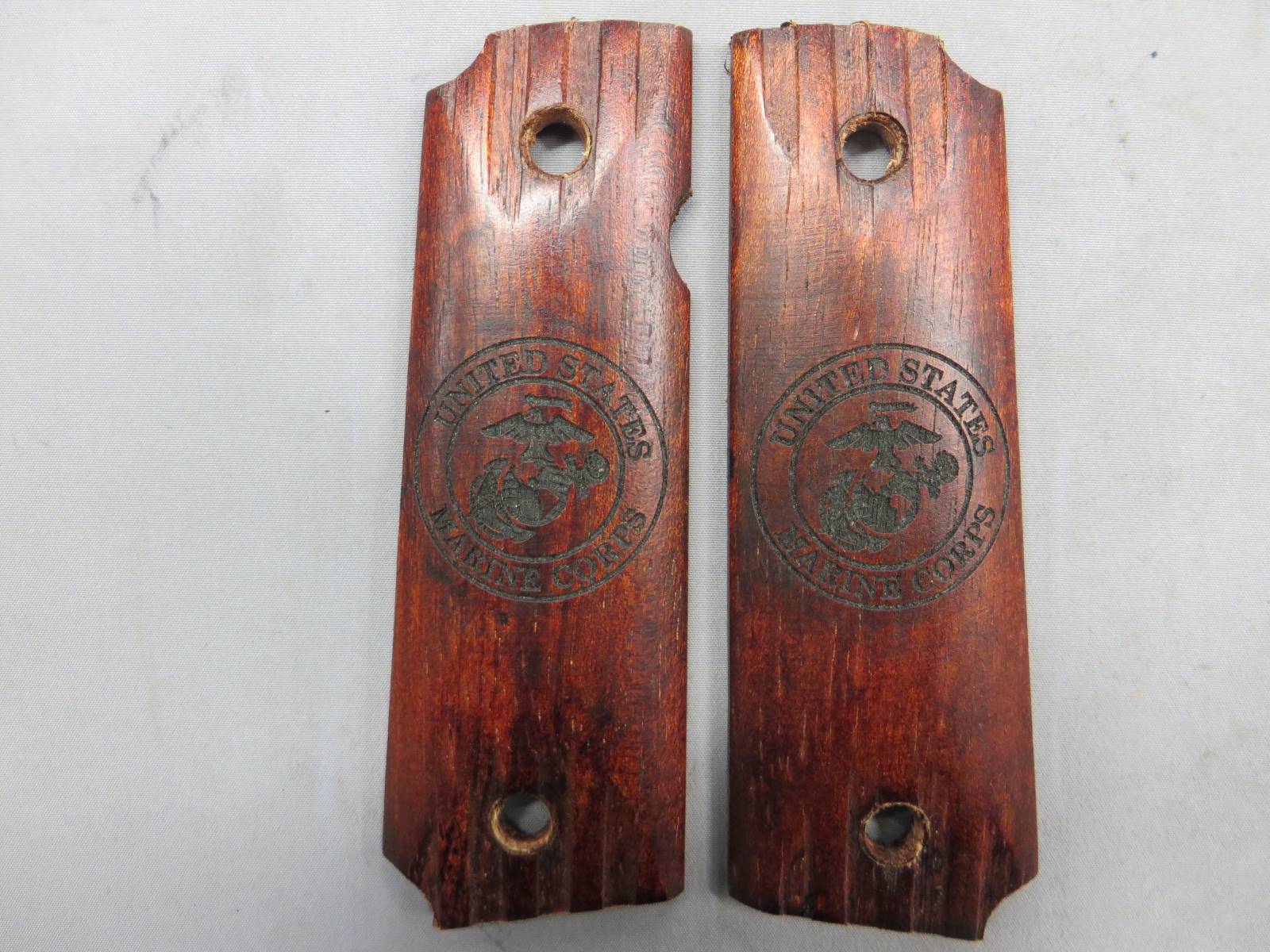 【不明】GM・1911 フルサイズ　アメリカ海兵隊刻印  グリップ