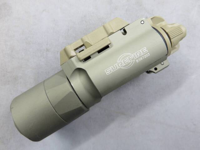 【SUREFIRE】X300U-A-TN ウエポンライト（実物）