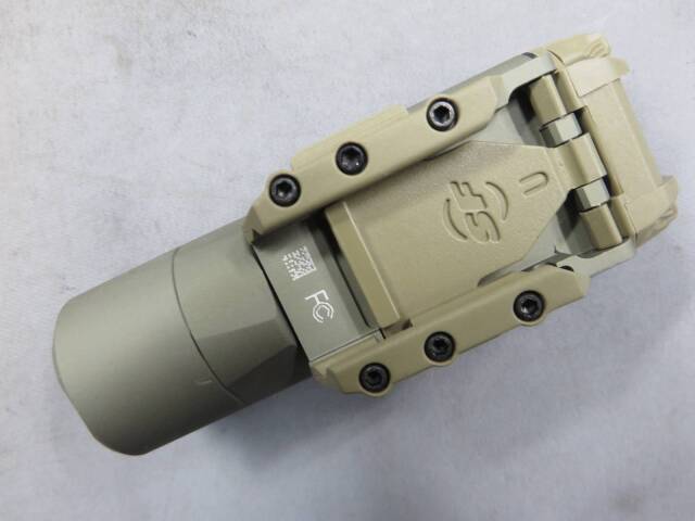 【SUREFIRE】X300U-A-TN ウエポンライト（実物）