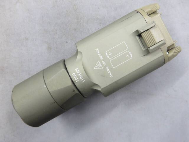 【SUREFIRE】X300U-A-TN ウエポンライト（実物）