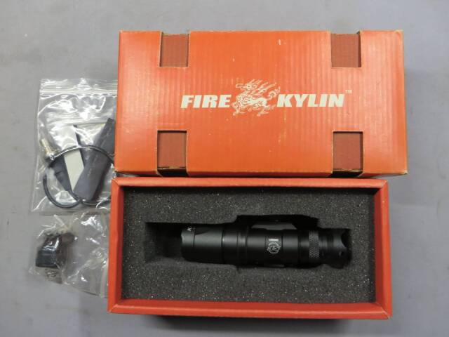 【不明】SUREFIRE レプリカ　M300タイプ タクティカルライト