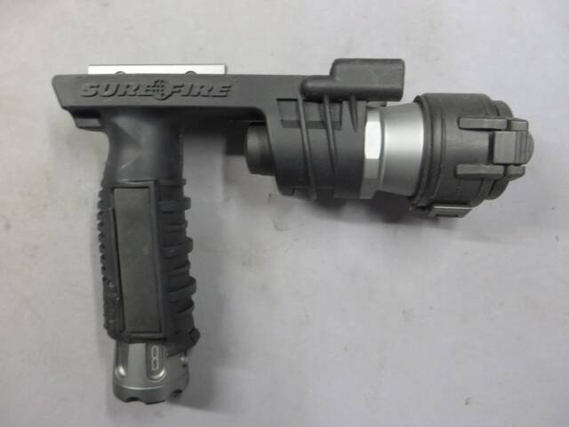 【不明】SUREFIRE M910タイプ フォアグリップライト（レプリカ）