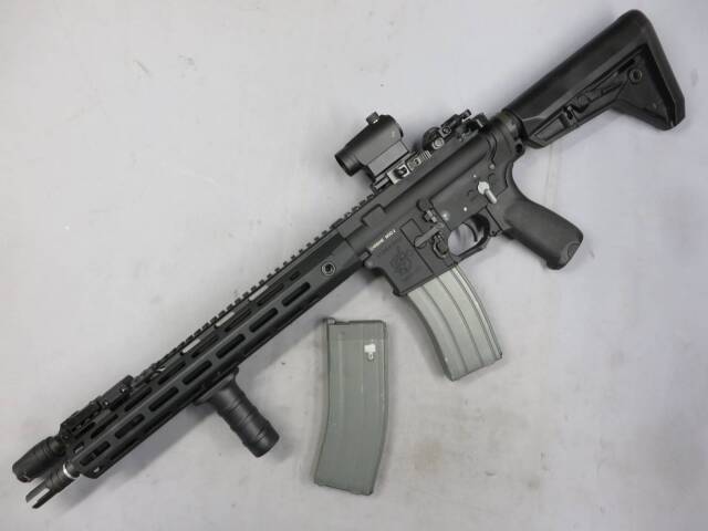 【VFC】SR16 E3 カービン Mod.2 M-LOK GBB・Surefireレプリカライト・ノーベルアームズT1ダットサイト