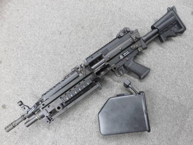FNハースタル製　実物M249ボックスマガジン　ブラック　中古品 200連ボックスマガジン型ガスタンク M249ガスブローバック専用 VFC トイガン