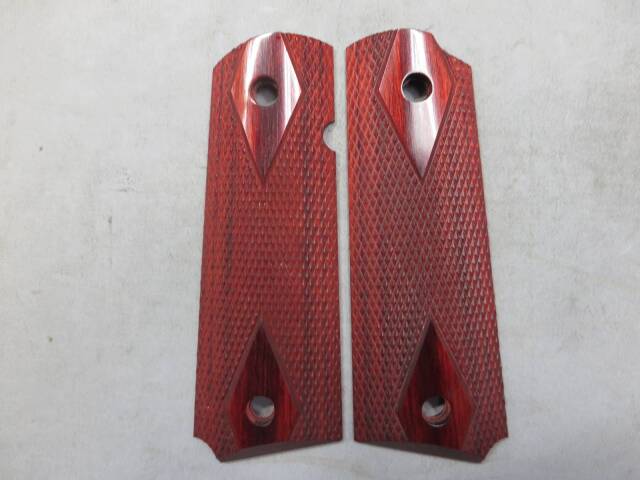 【キムアーレンズ】1911 フルサイズ ダイヤチェッカー レッド グリップ