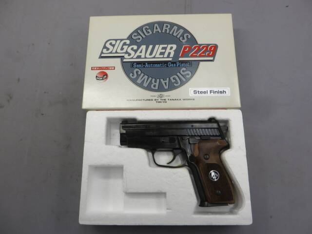 【タナカ】SIG SAUER P229 スチールフィニッシュ・木製グリップ