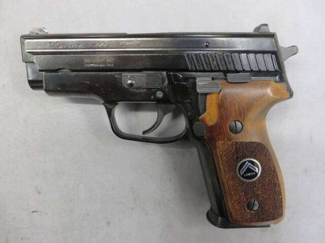 【タナカ】SIG SAUER P229 スチールフィニッシュ・木製グリップ