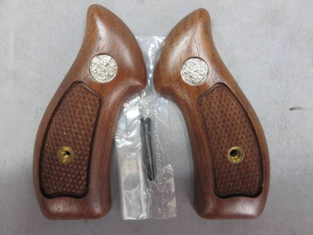 【タナカ】S&W Jフレーム ラウンドバット ウォールナットチェッカー +Weight