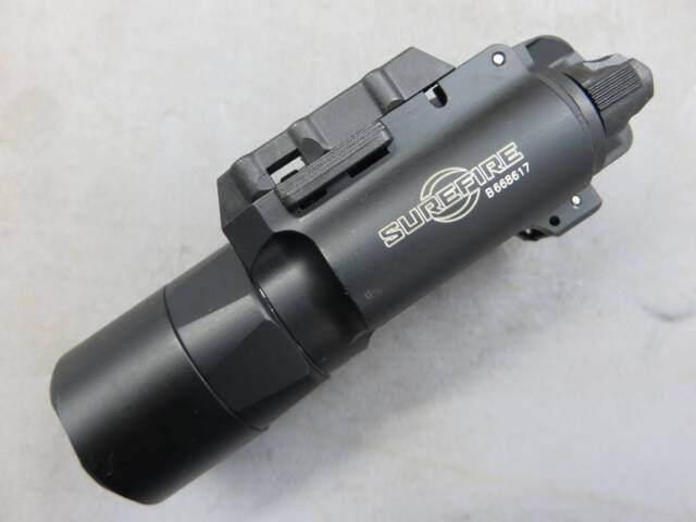 SUREFIRE】X300U-A ウエポンライト（実物）