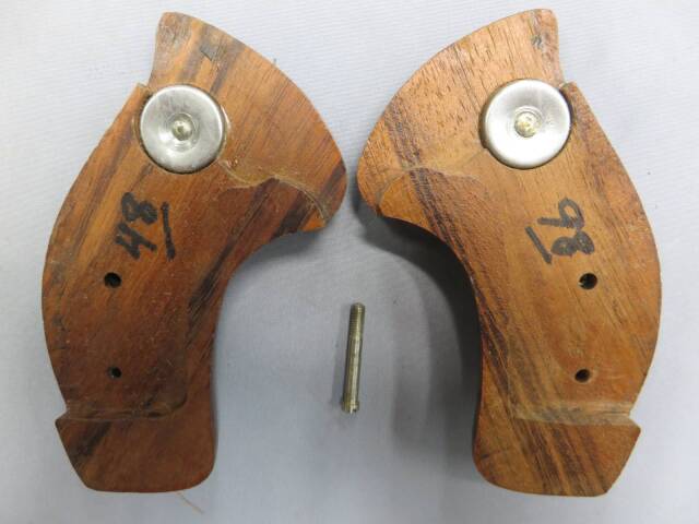 S&W純正】S&W Jフレーム バナナグリップ（ゴンカロアルベス）