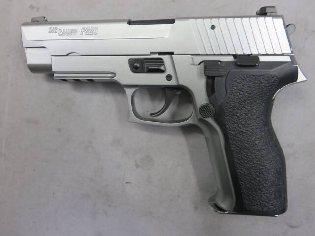 【東京マルイ】SIG SAUER P226 E2 ステンレスモデル