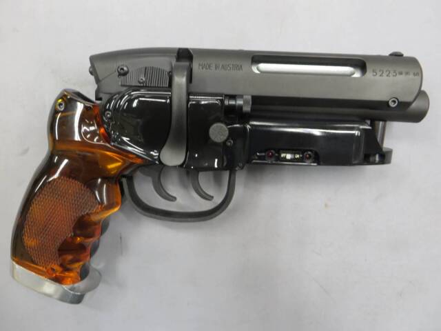 留之助】留之助ブラスター 2049 ライセンスエディション / ガンスタンド 