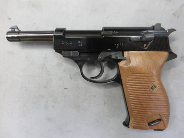 【マルゼン】ワルサーP38 ブラックメタル・木製グリップ