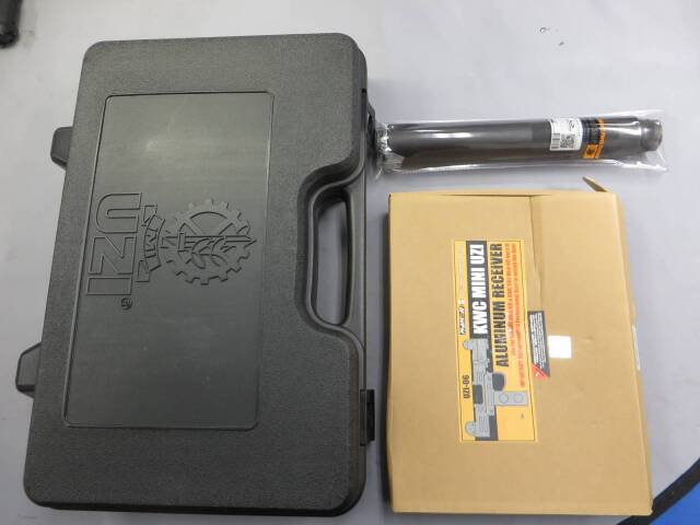 WA ミニUZI 専用ケース スペアマガジン3本 専用サイレンサー付 000000013367_9BMQ8V7.jpg
