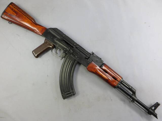 AKM GAS RIFLE 1/1スケール(ジャンク) AKM GAS RIFLE 1/1スケール(ジャンク)